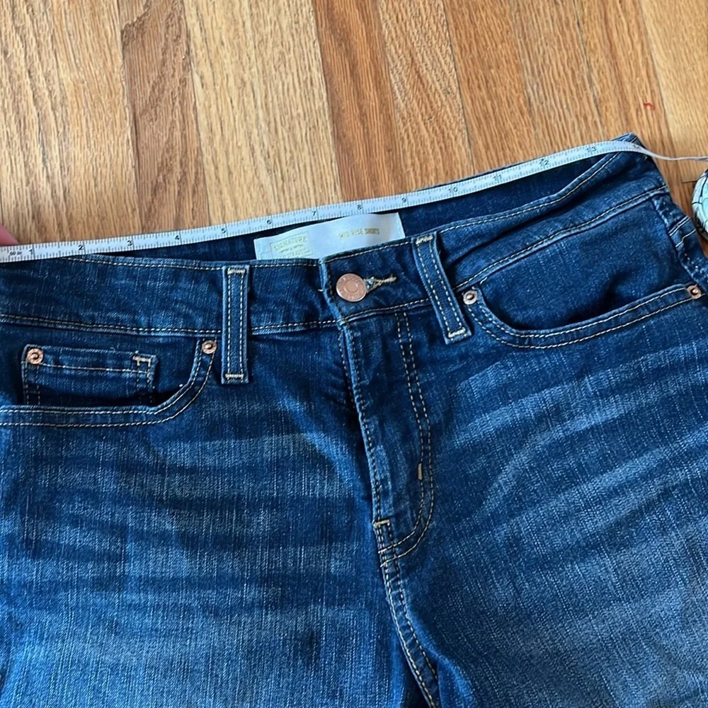 Levi Signature  Mid-Rise  Minimalist Denim Cuffed Shorts Size 6